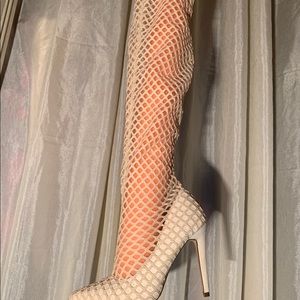 NWOT- FISHNET BOOTS